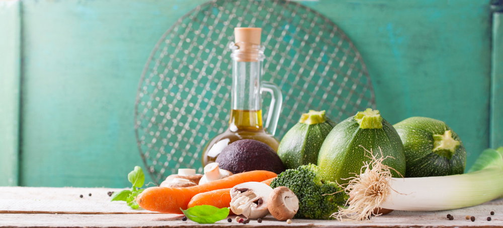 أطعمة طبيعية غنية بالعناصر الغذائية التي يحتاجها جسمك يوميًا